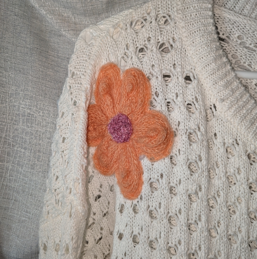 NWT John + Jenn Helx Floral Crochet Applique Sweater In Medium - Picture 4 of 13